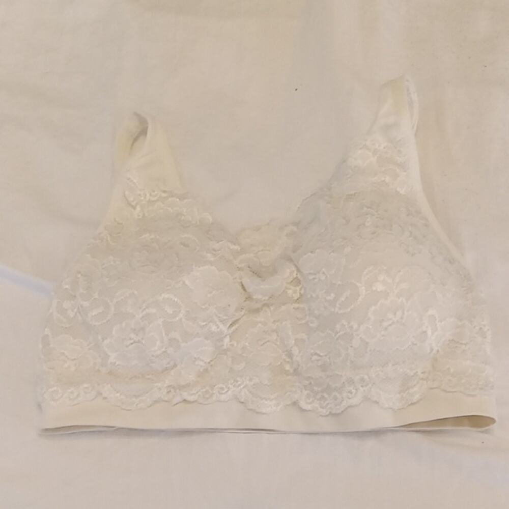 Zenana Outfitters Women's Size S/M Elegant Lace Bralette - Cream. Sexy, Comfy